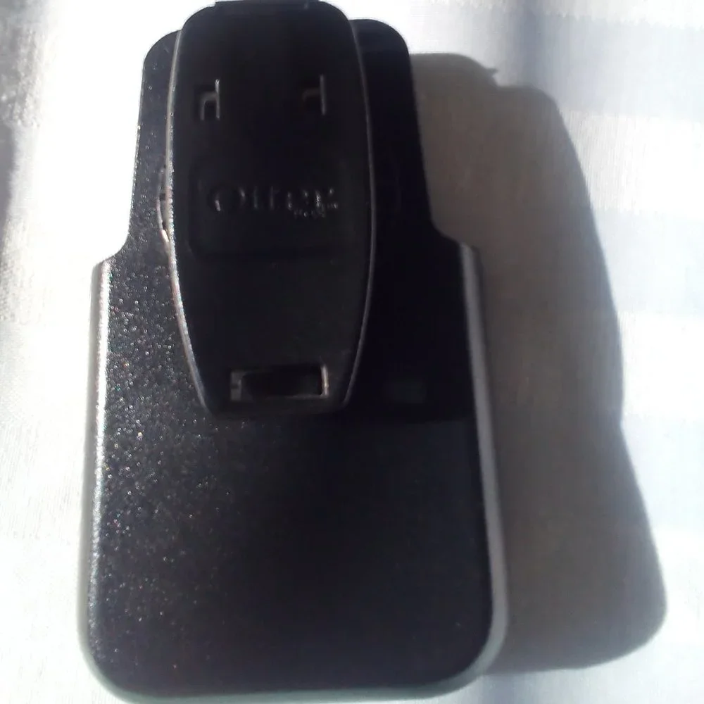 LIKE NEW Otterbox Phone clip